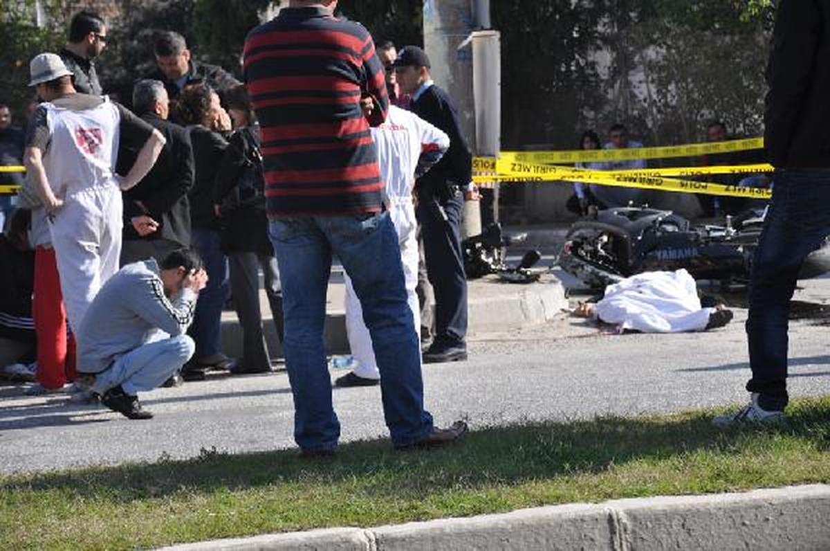 Yarış Motosikleti Otomobille Çarpıştı: 1 Ölü