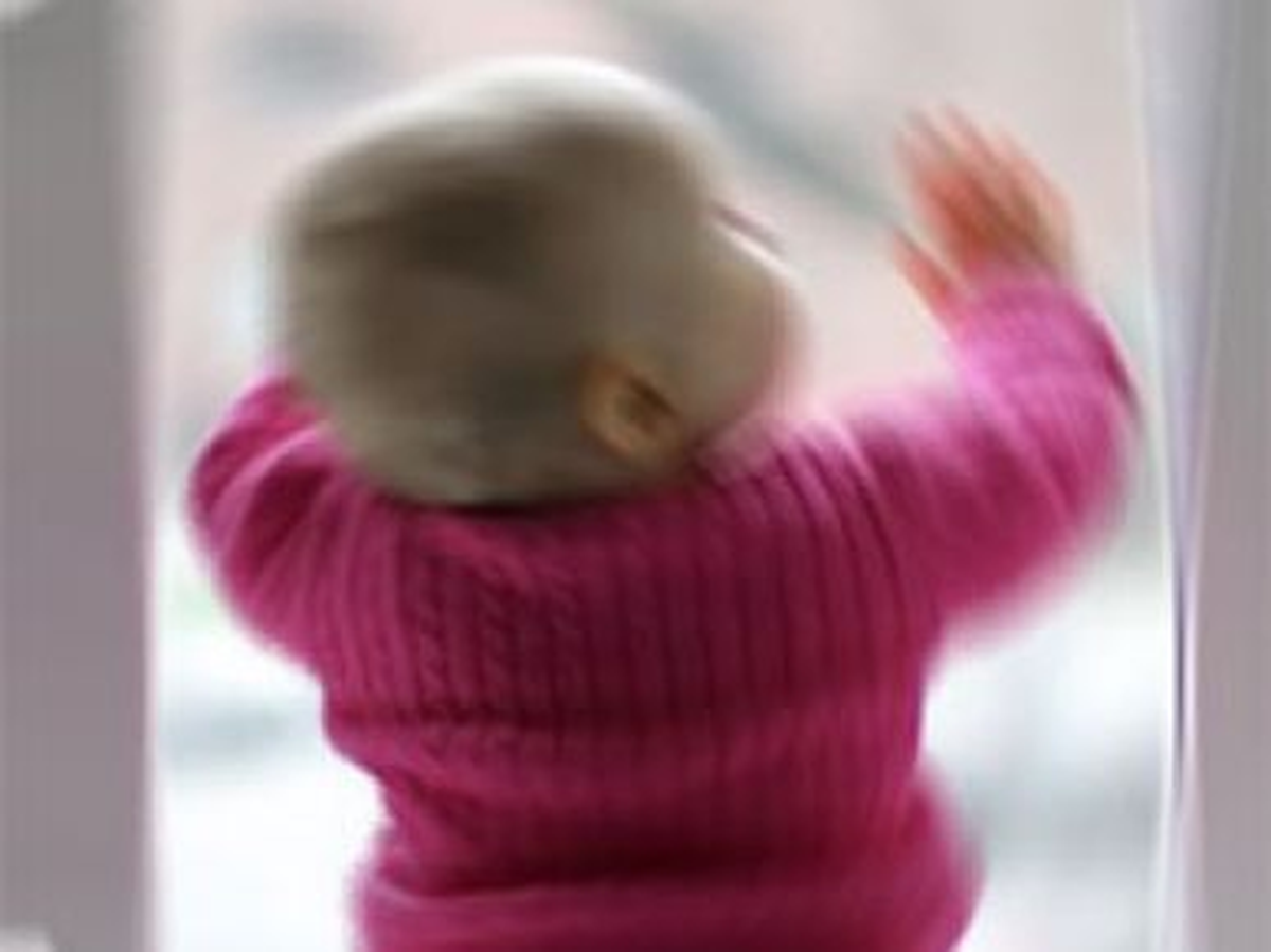 3 Yaşındaki Çocuk 7\'nci Kattan Düştü