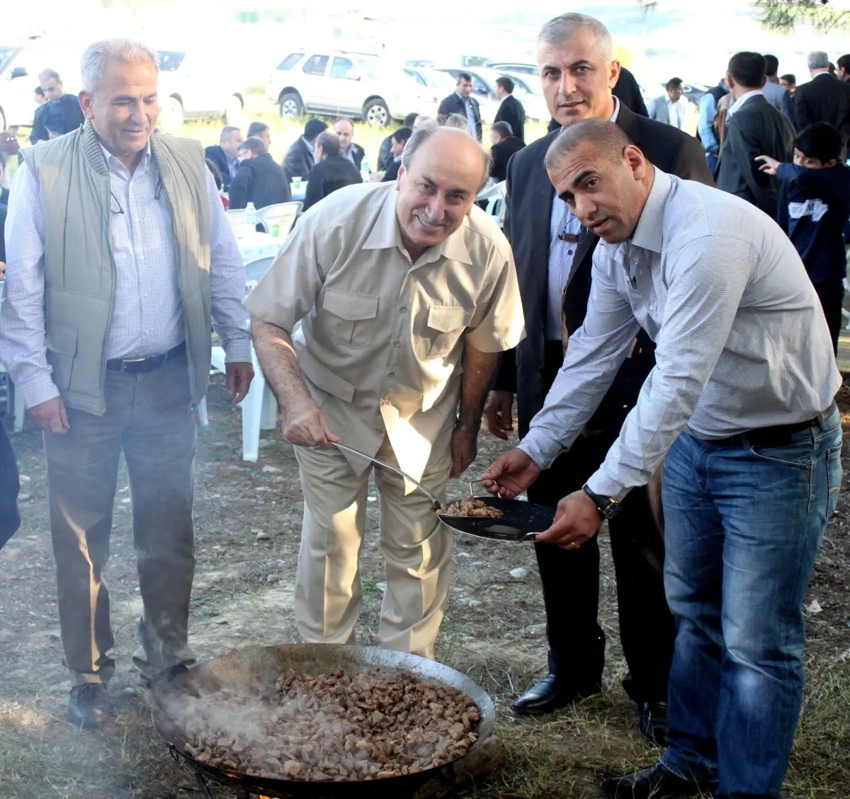 AK Parti\'lilerden Dayanışma ve Kaynaşma Pikniği