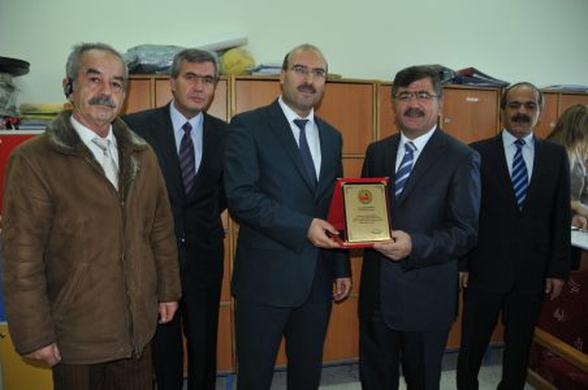 Akdoğan\'dan Öğretmenler Günü Ziyareti