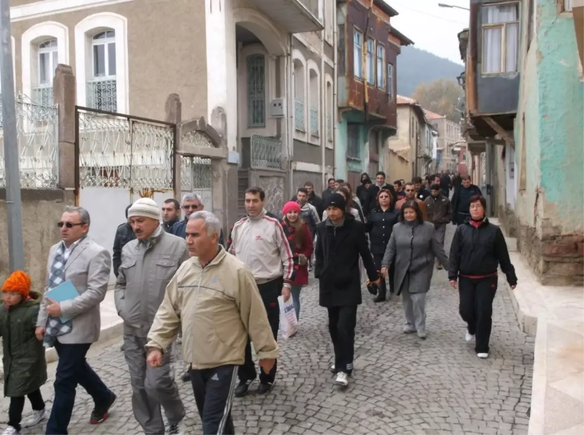 AK Partililer Obeziteye Karşı Yürüyüş Yaptı