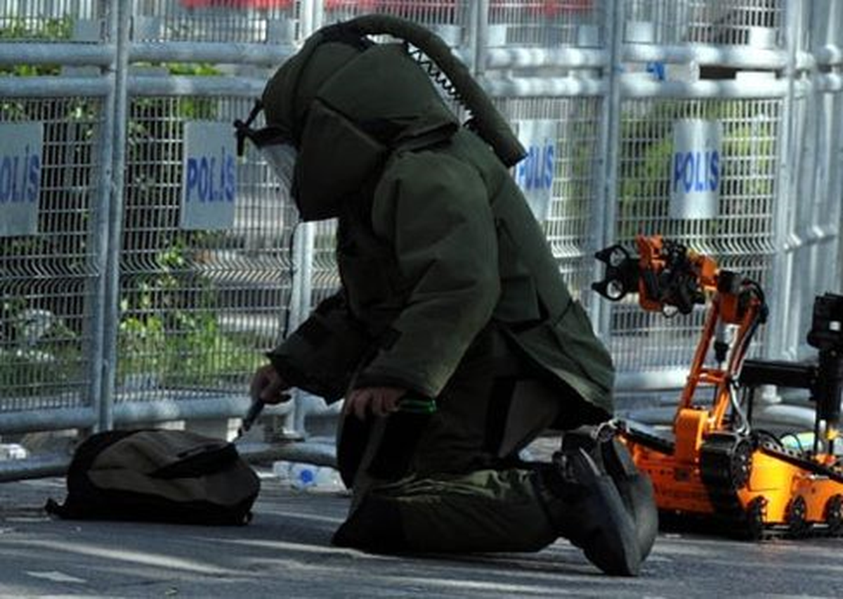 Ankara\'da Sırt Çantasında Ses Bombası Düzeneği Bulunan Kişi Yakalandı