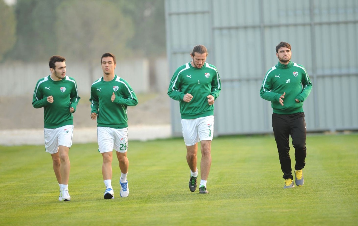 Bursaspor\'da Akhisar Mesaisi Sürüyor