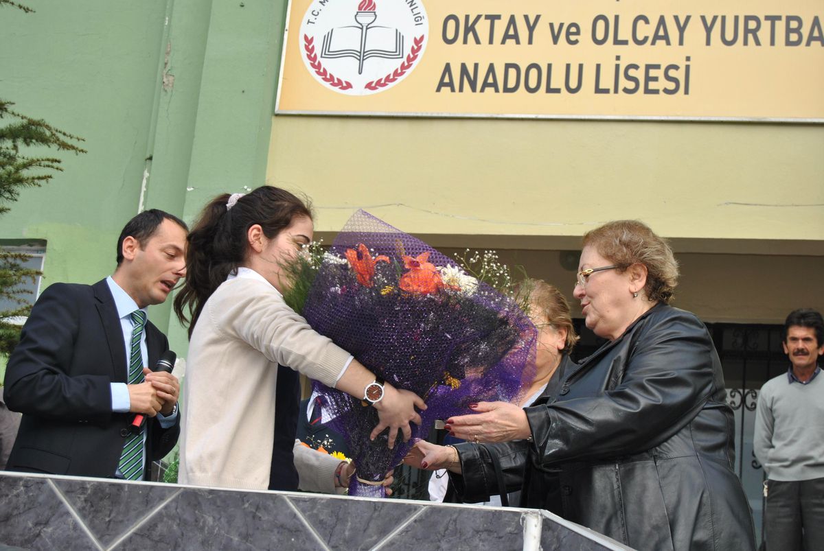 Çaycuma\'da Bir Lisede Öğretmenler Günü Kutlanarak Aşure Dağıtıldı