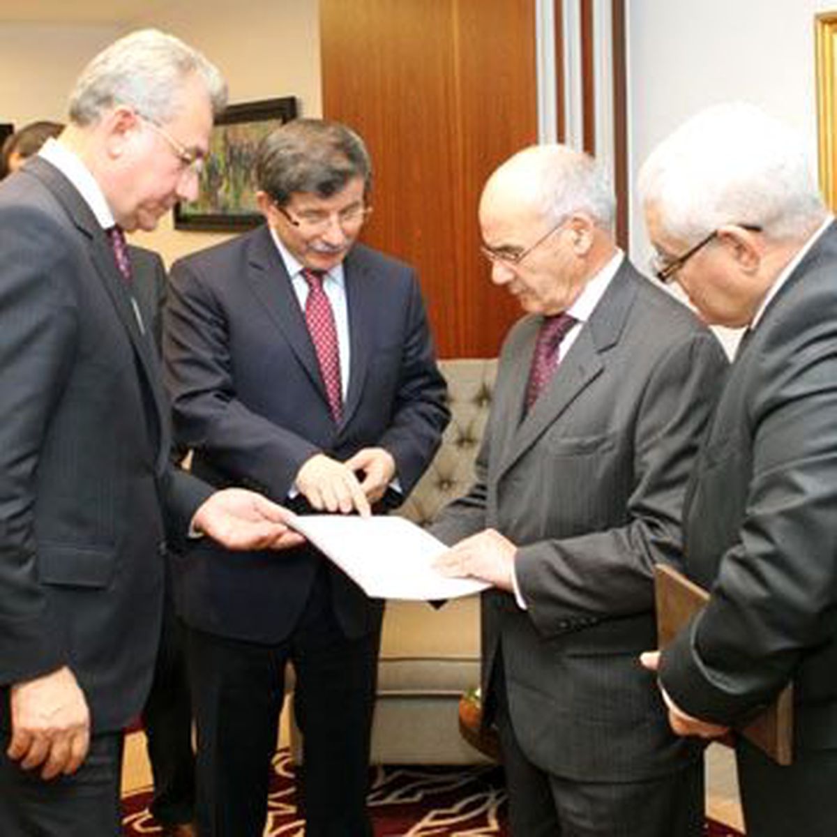Dışişleri Bakanı Davutoğlu, Cezayir\'de