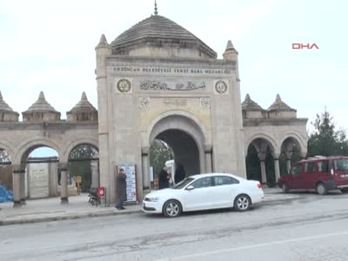 Erzincan Mezarlıkta Kış Hızırlığı
