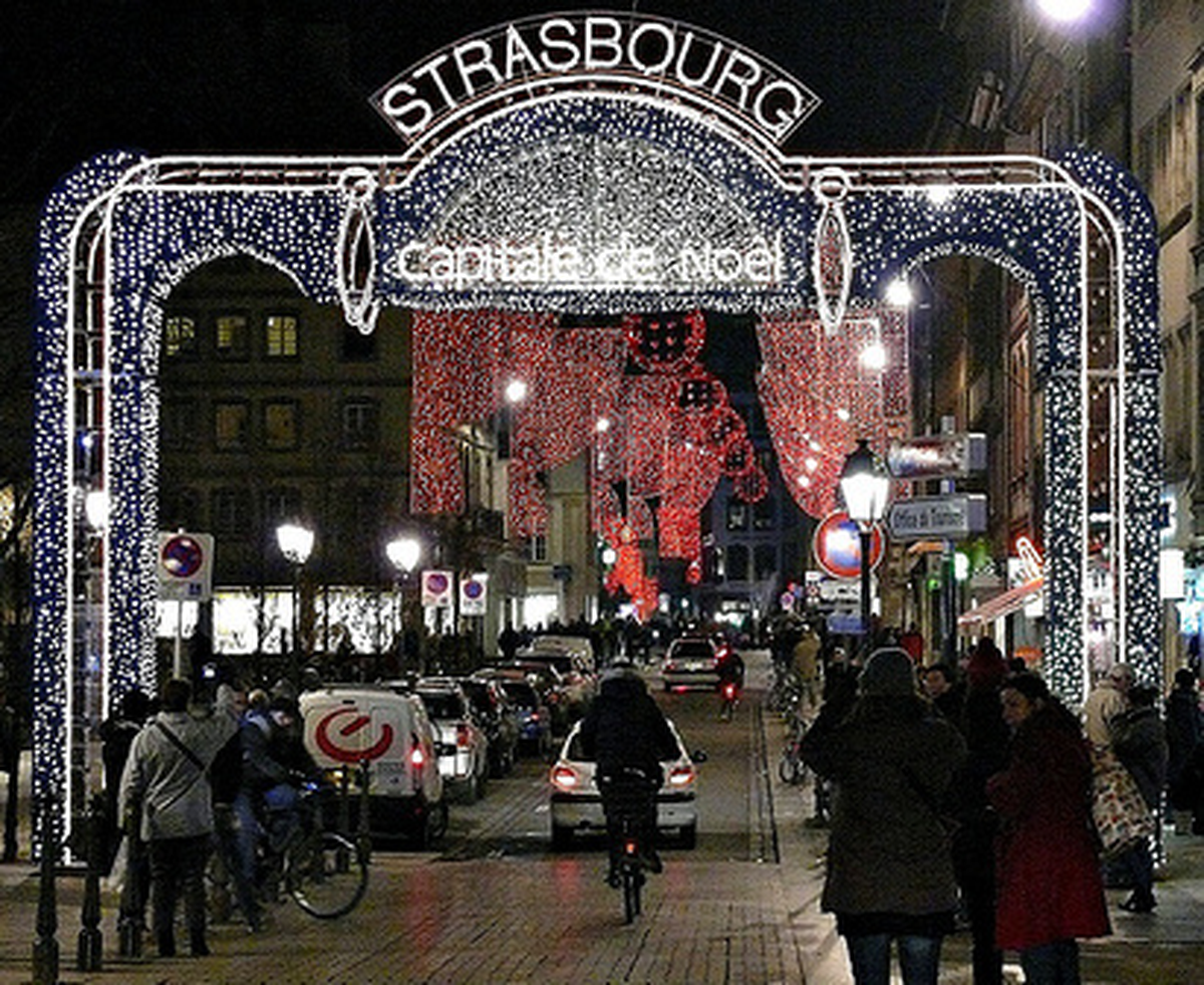 Fransa ve Avrupa\'nın En Eski Noel Pazarı Açıldı