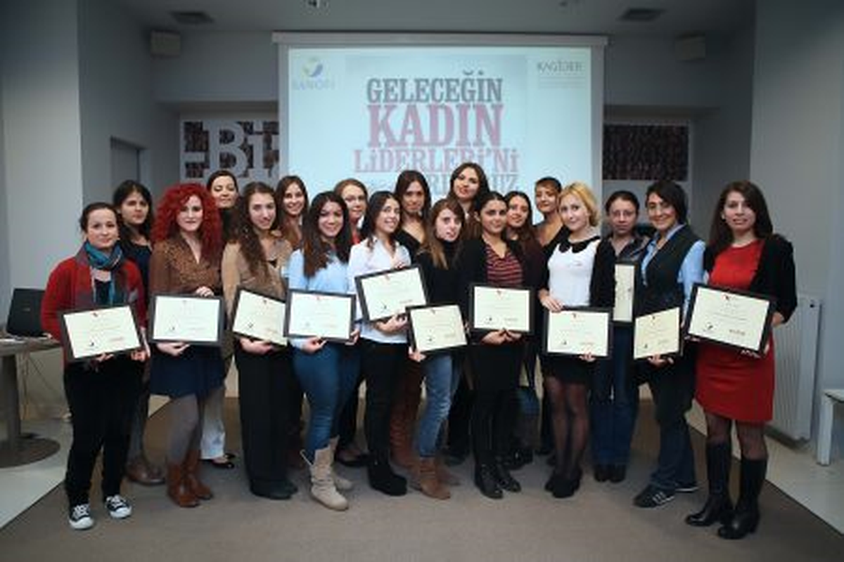 "Geleceğin Kadın Liderleri" Sertifikalarını Aldı