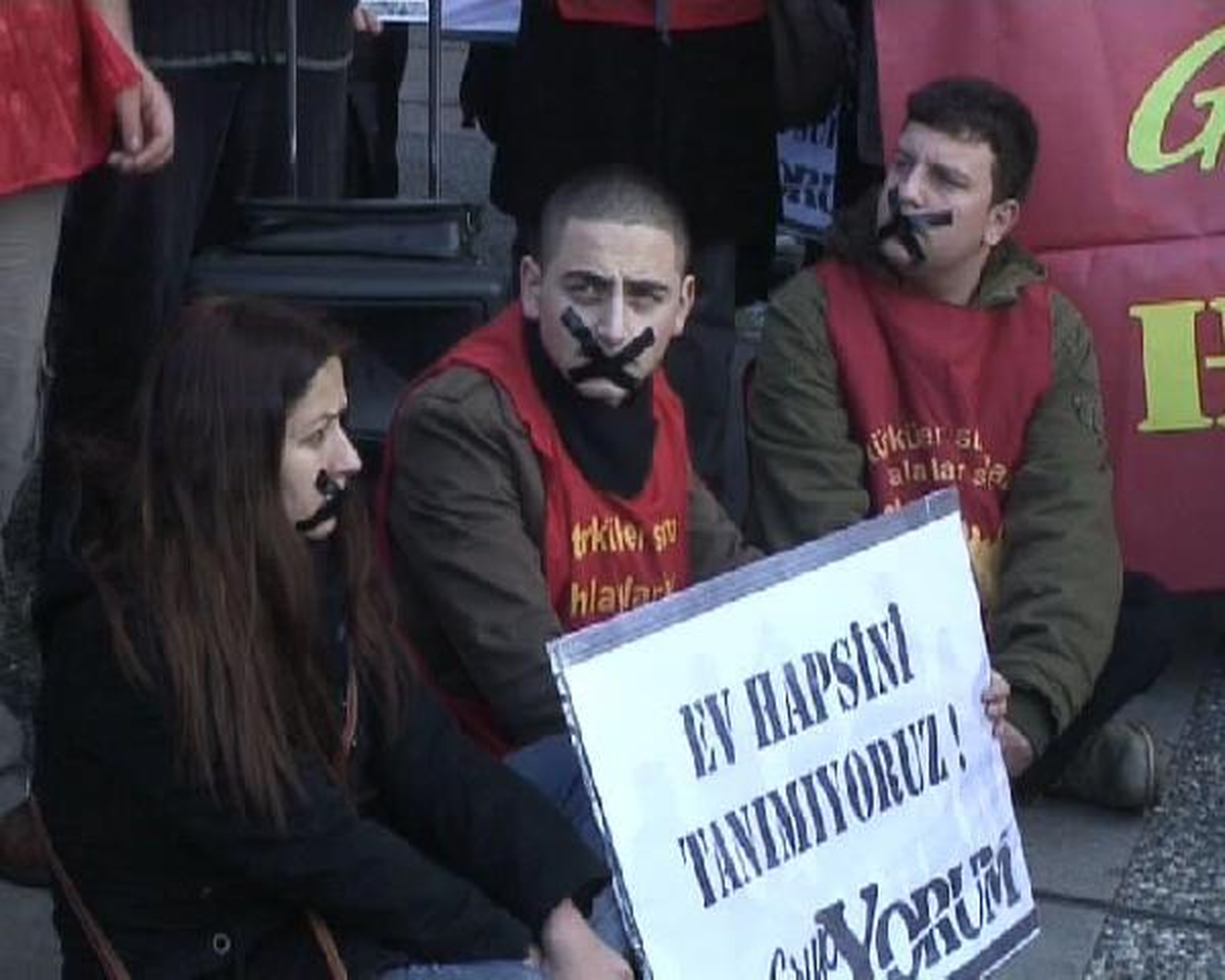 Grup Yorum Üyeleri Hakim Karşısında