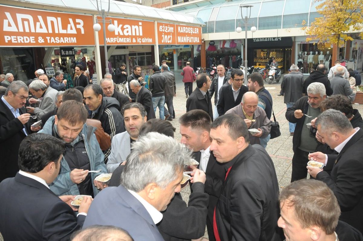 İnegöl Belediyesi\'nden Aşure İkramı