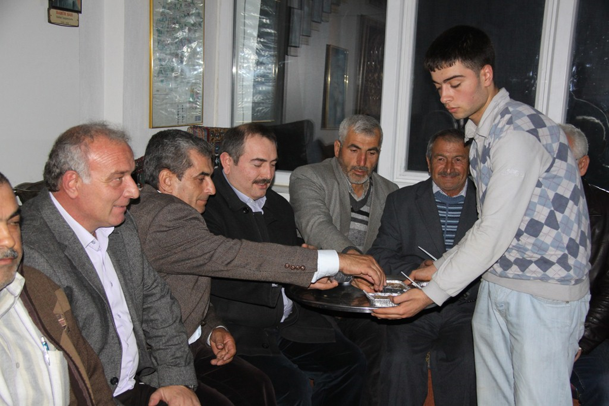 İnegöl\'de 300 Kişiye Aşure Dağıtıldı