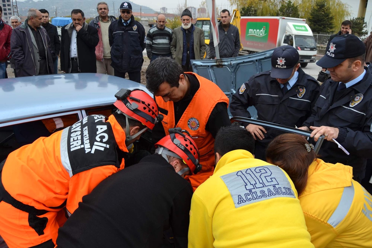 Kayseri\'de Sıkışmalı Trafik Kazası: 1 Yaralı