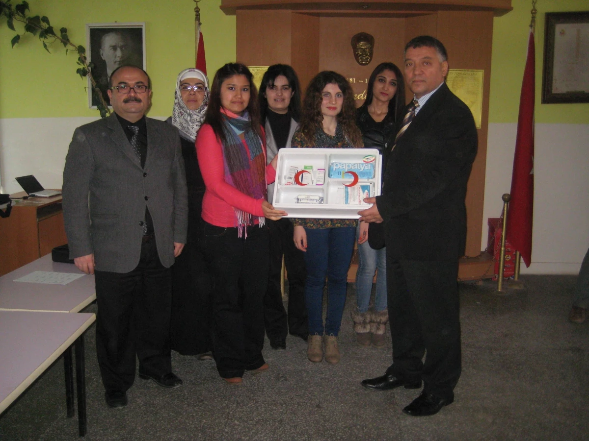 Kırıkkale Üniversitesi Okullara Ecza Dolabı Kazandırıyor