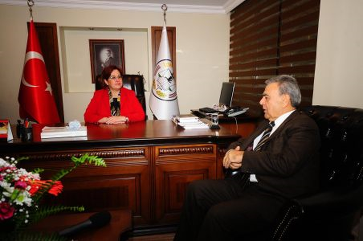 Kocaoğlu, İzmir Barosu\'nu Ziyaret Etti
