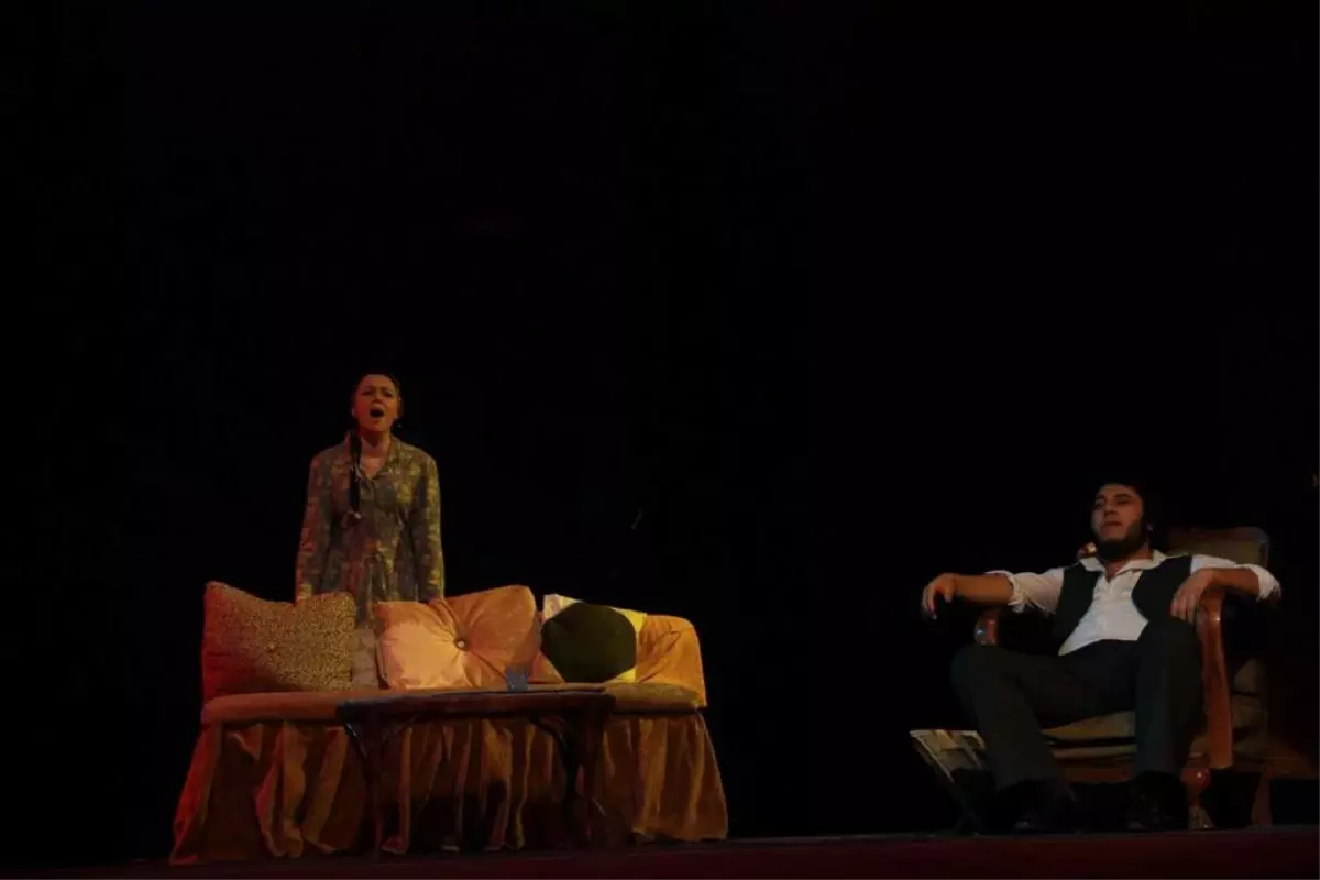 'Kuzguncuklu Fazilet' Buski Personeli İçin Sahnede