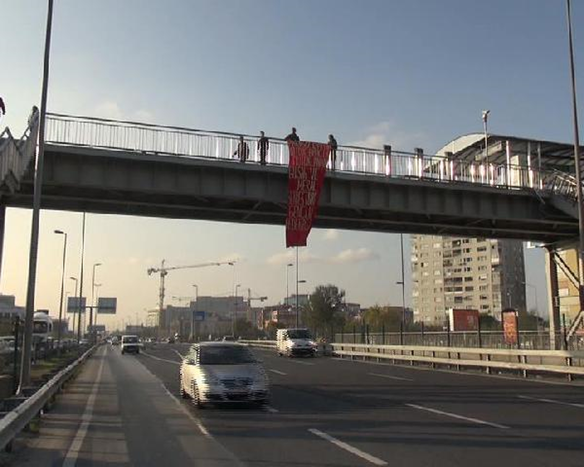 Mecidiyeköy\'de Zincirli Eylem