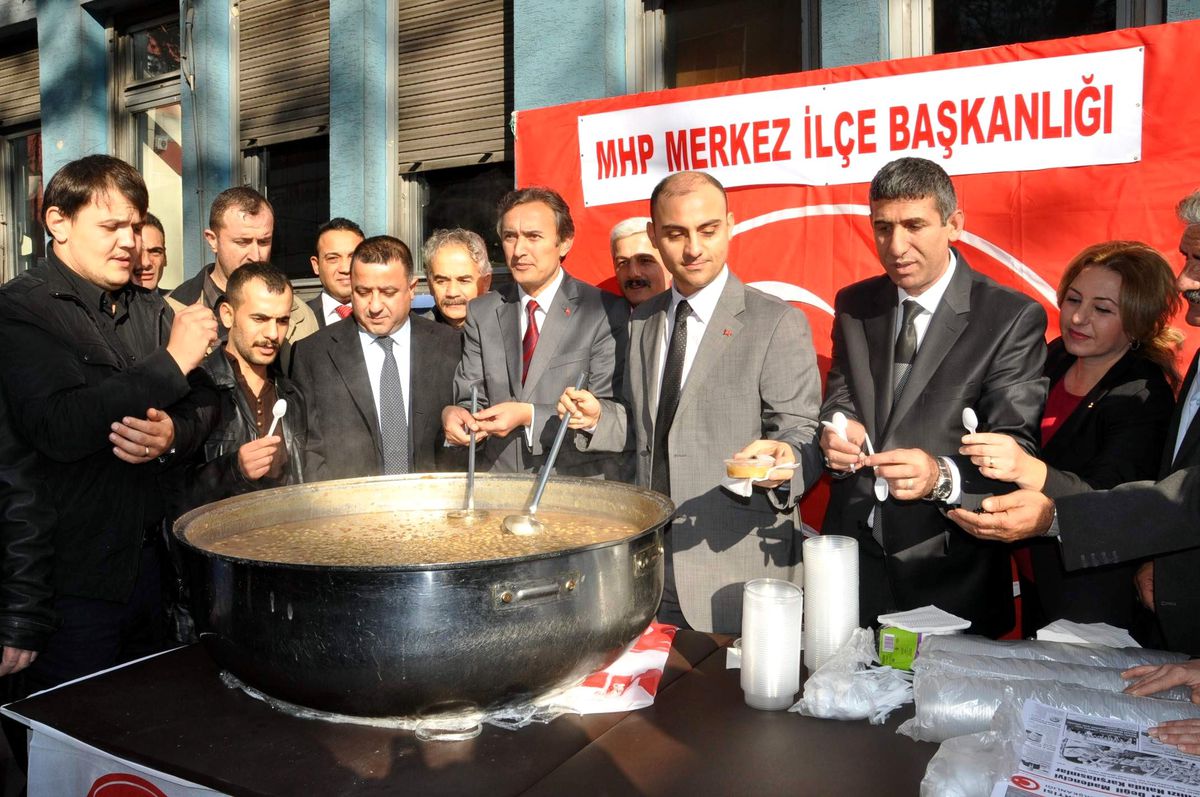 Mhp, Aşure Dağıttı