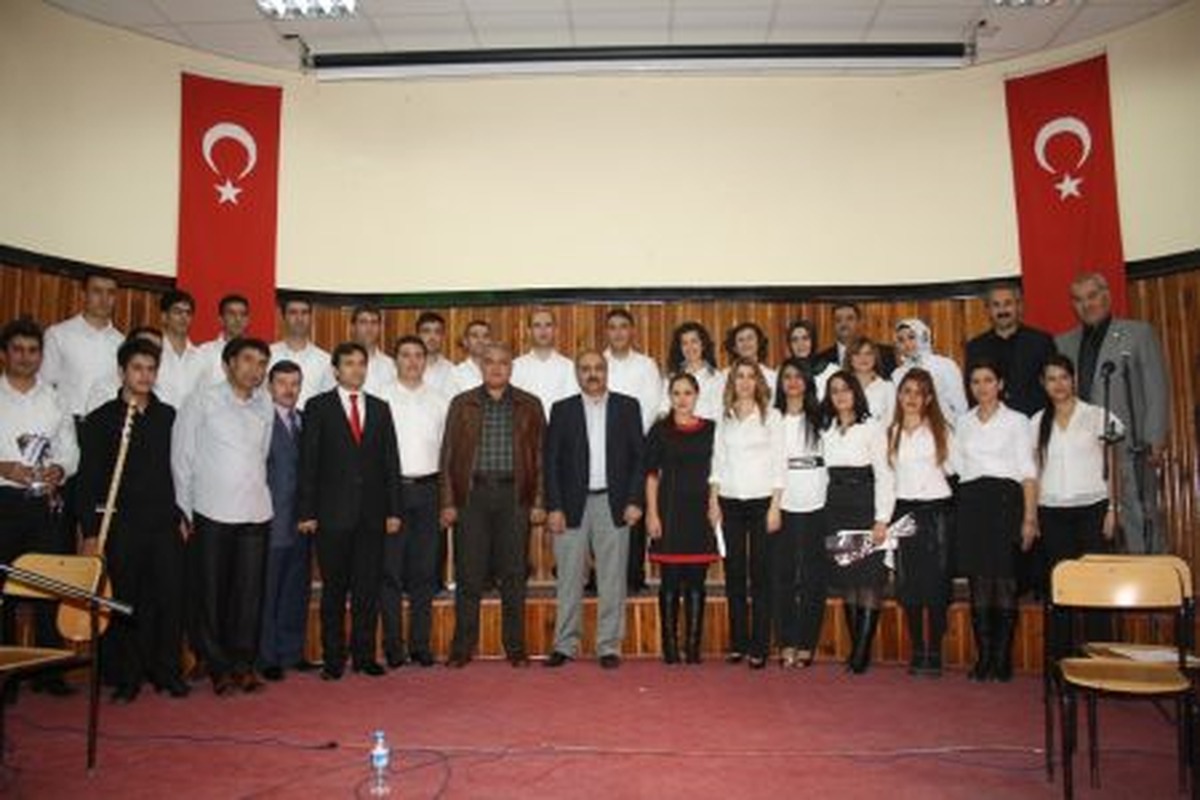 Öğretmenler Korosu Büyüledi