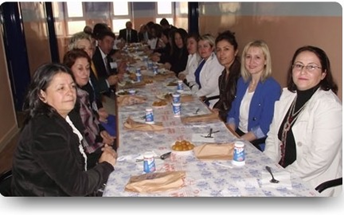Okul Aile Birliğinden Öğretmenlere Yemek