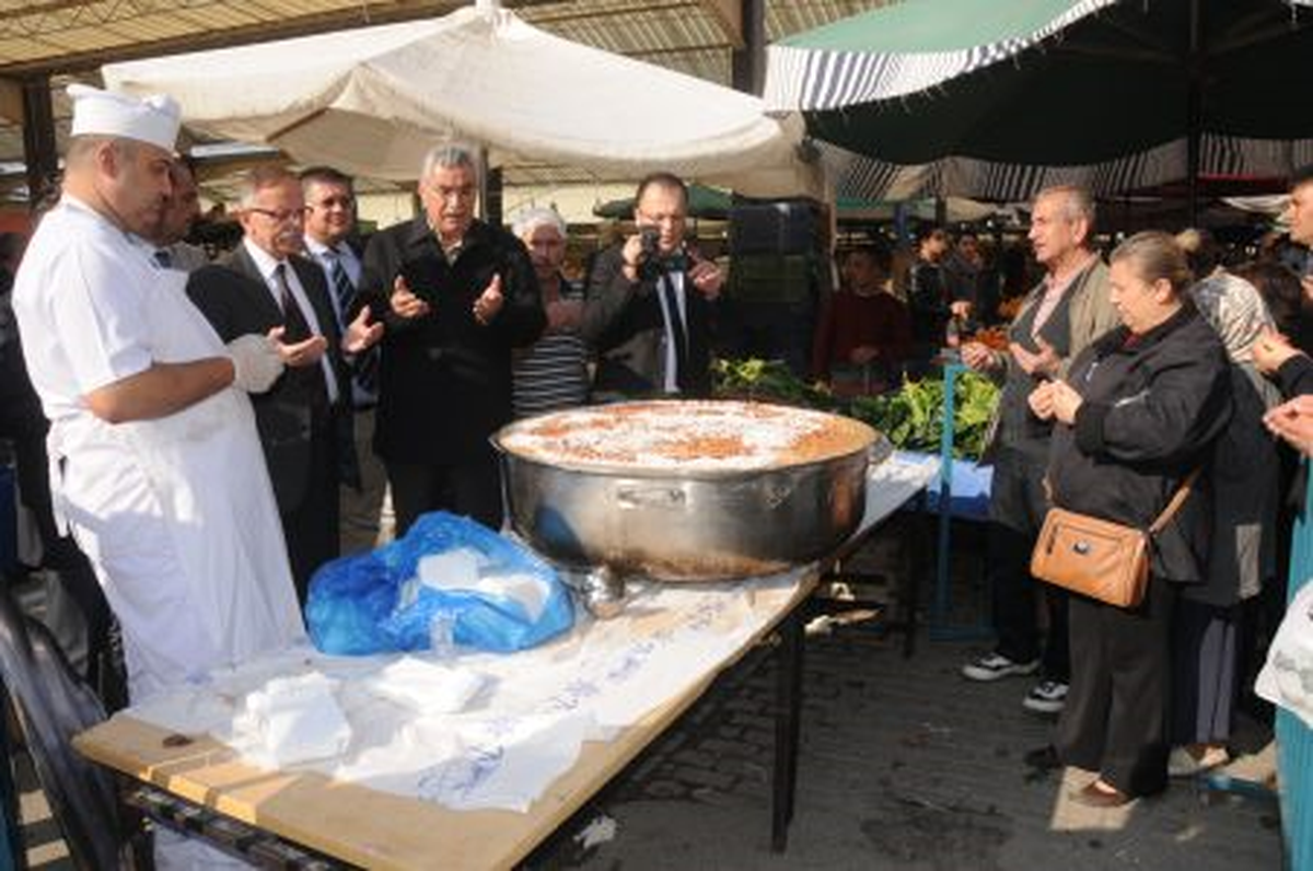 Pazartesi Pazarı\'nda Aşure Günü