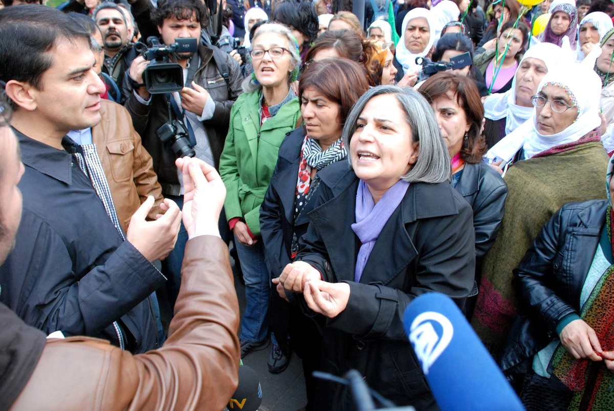Polis\'ten Kışanak\'a: Biz PKK Değiliz