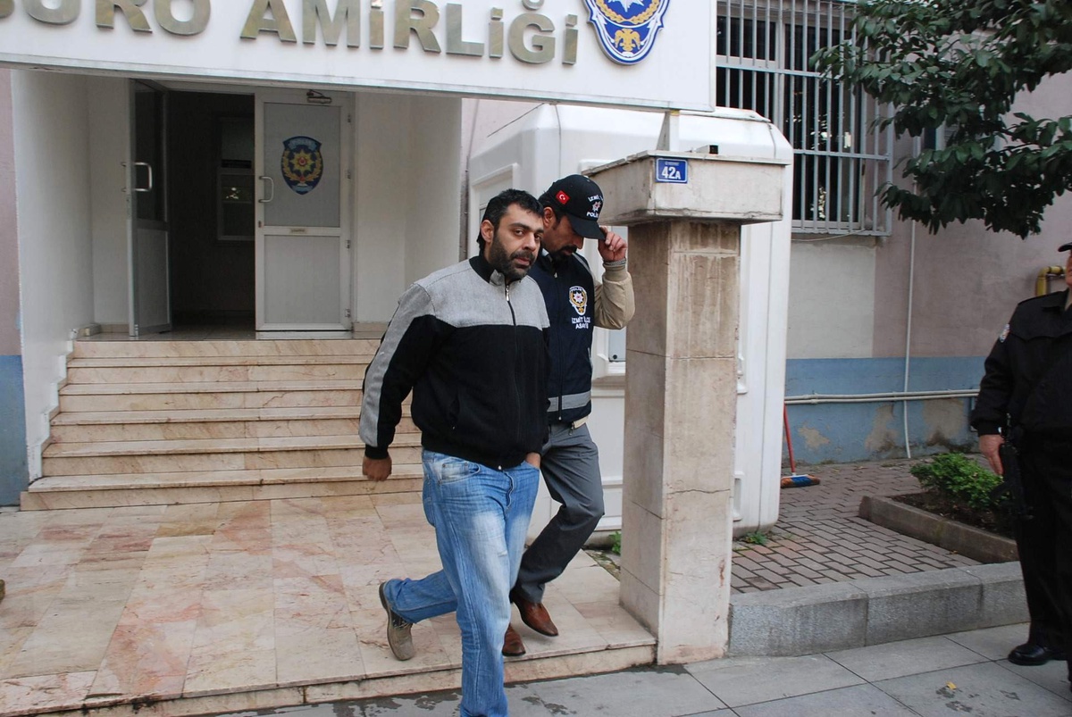 Polislerden Kaçan Şahsın Üzerinden Esrar Çıktı