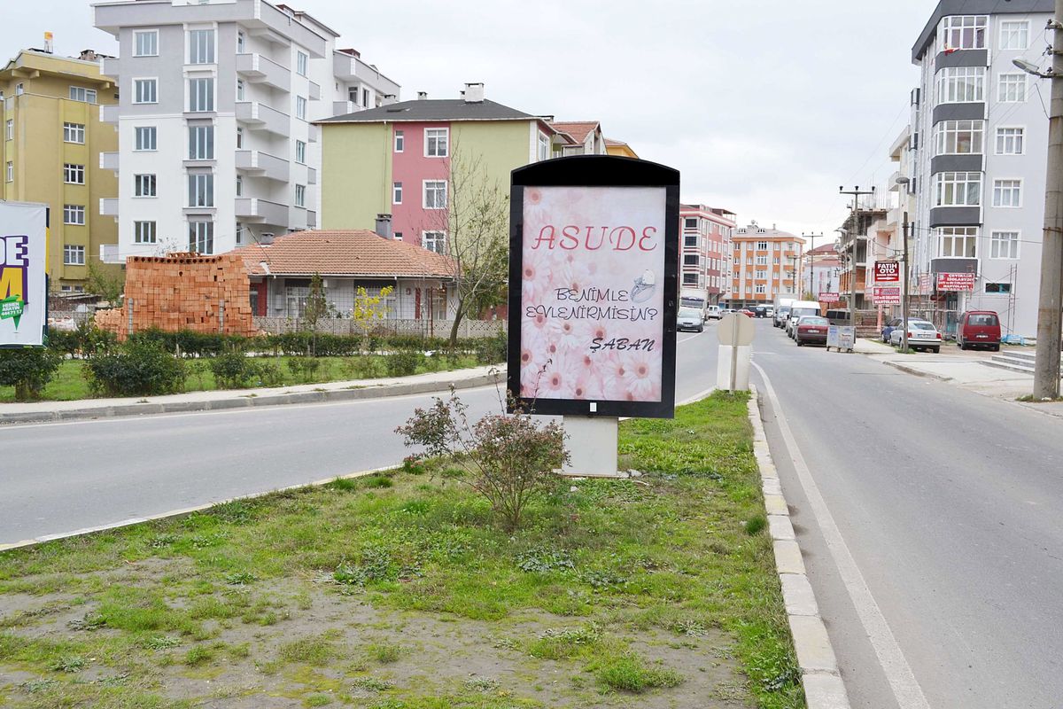 Reklam Panolu Evlenme Teklifi