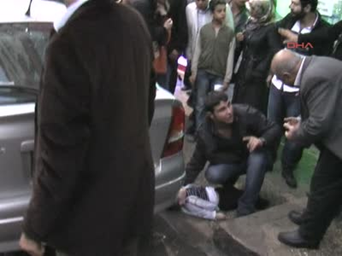 Şanlıurfa 7\'nci Kattan Düşen 2 Yaşındaki Çocuk Hastaneye Kaldırıldı 7\'nci Kattan Düşen 2 Yaşındaki...
