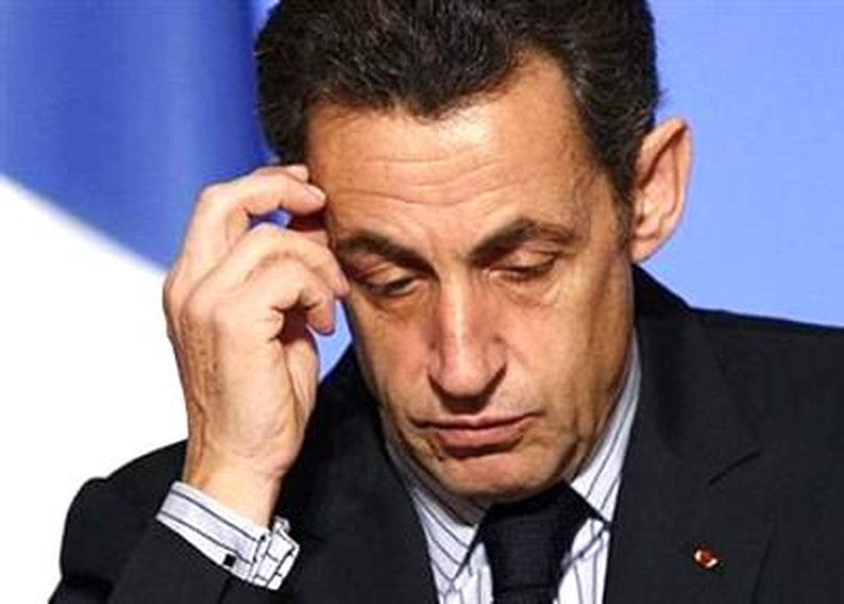 Sarkozy\'nin Partisi Bölünüyor