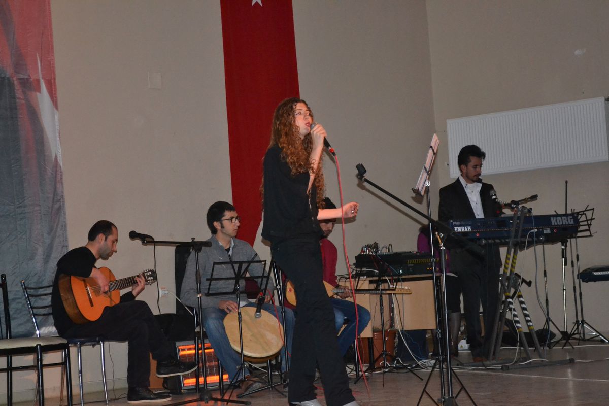 Şenkaya\'da Öğretmenler Onuruna Yemek