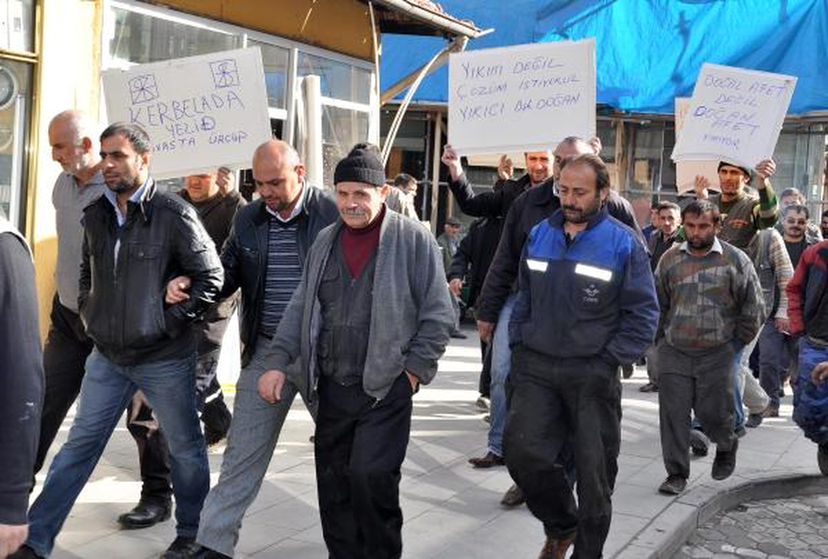 Sivas\'ta Sanayi Esnafı Belediyeye Yürüdü