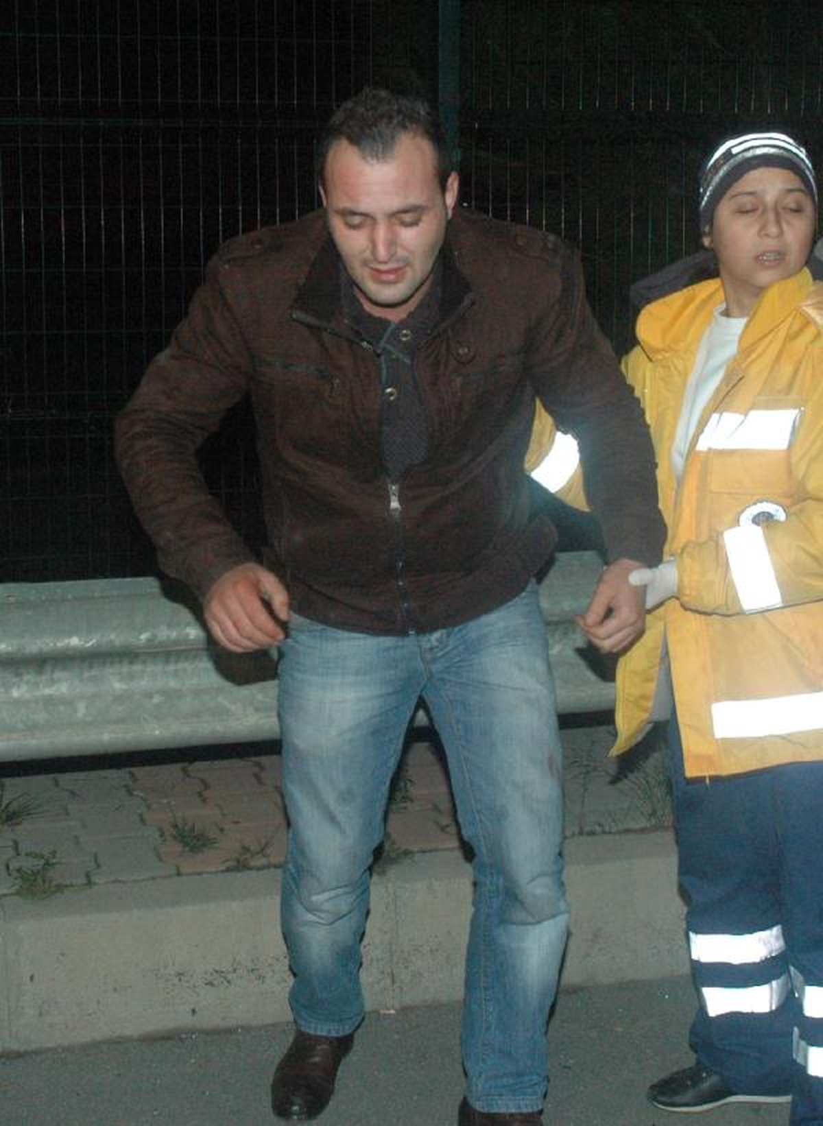 Takla Atan Otomobilden Düşerek Öldü