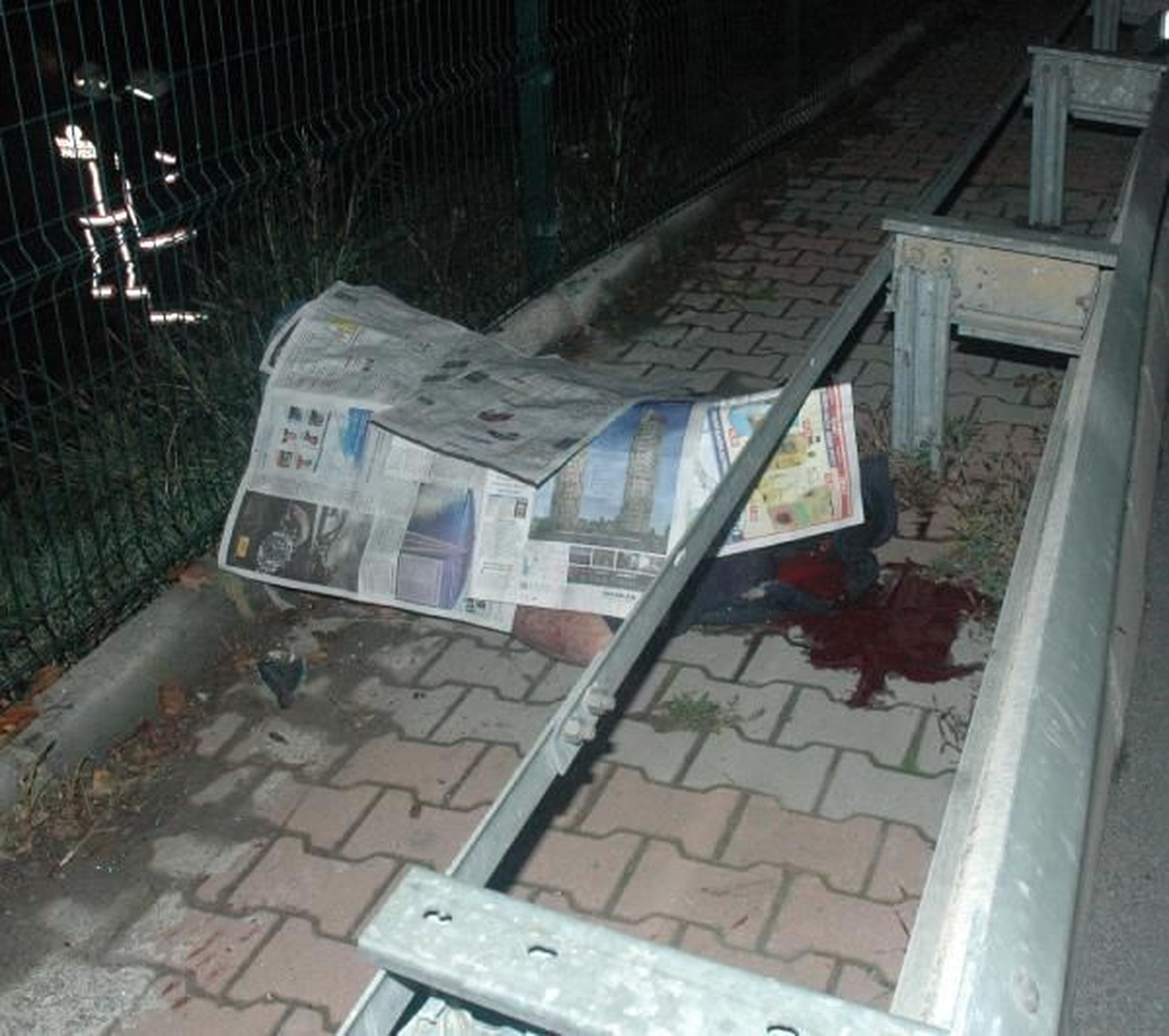 Takla Atan Otomobilden Düşerek Öldü