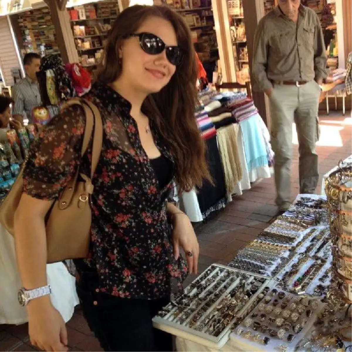 Üniversiteli Burcu'nun Cenazesi Toprağa Verildi