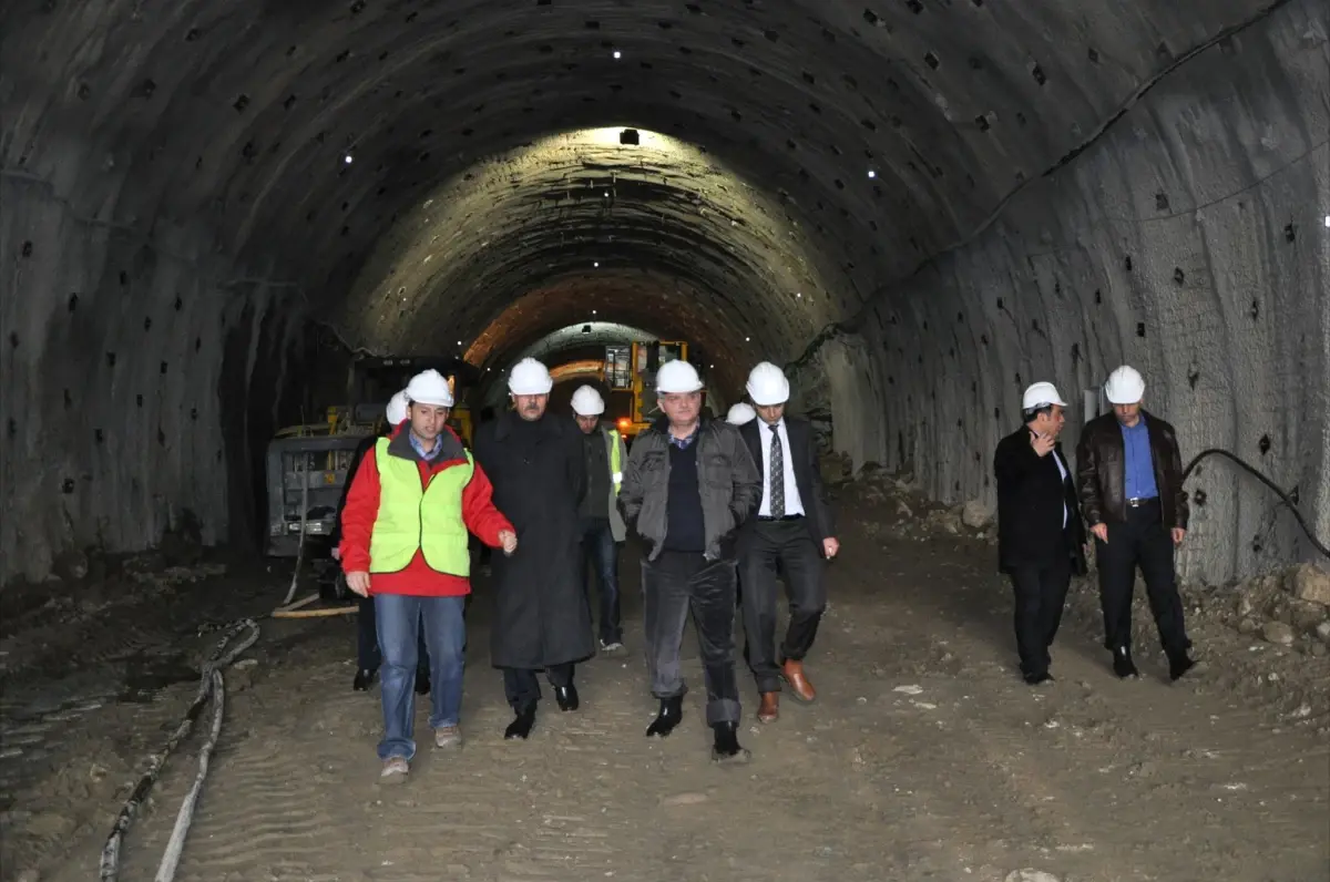 Vali Özcan Ilgaz Dağı Tüneli Çalışmalarını İnceledi