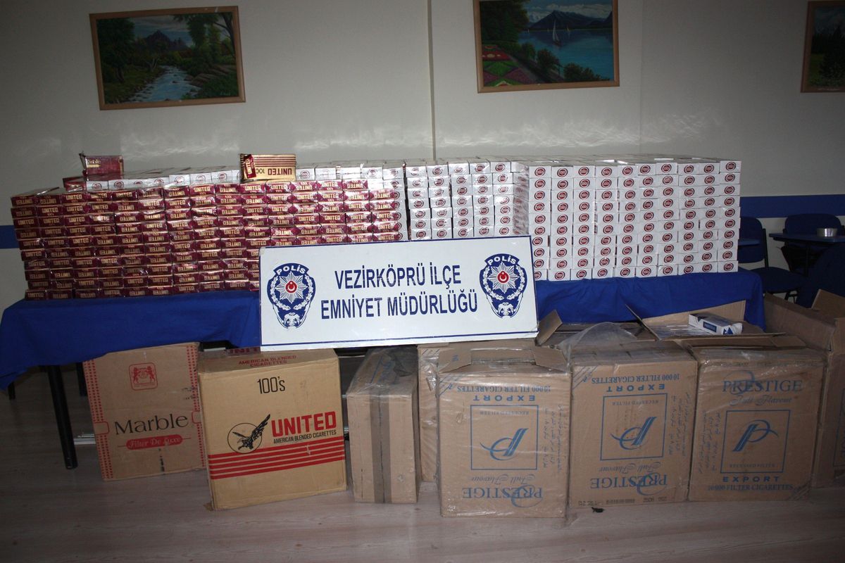 Vezirköprü\'de 25 Bin Paket Kaçak Sigara Yakalandı