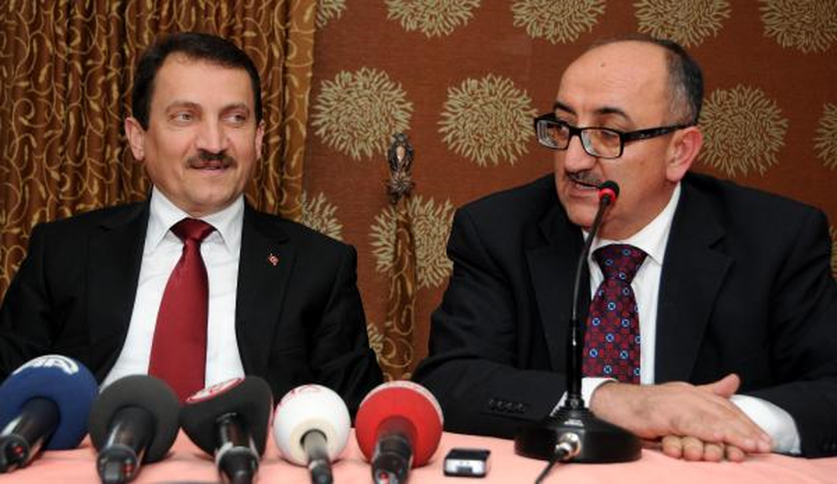 \'Yerel Gazete Sahipleri, Birinci Derece Yakınlarını Asgari Kadroda Gösteremeyecek\'