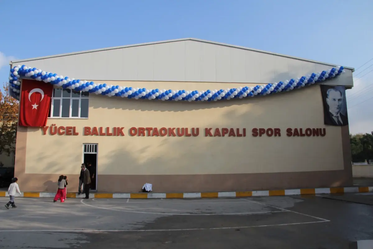 Yücel Ballık\'a Kapalı Spor Salonu