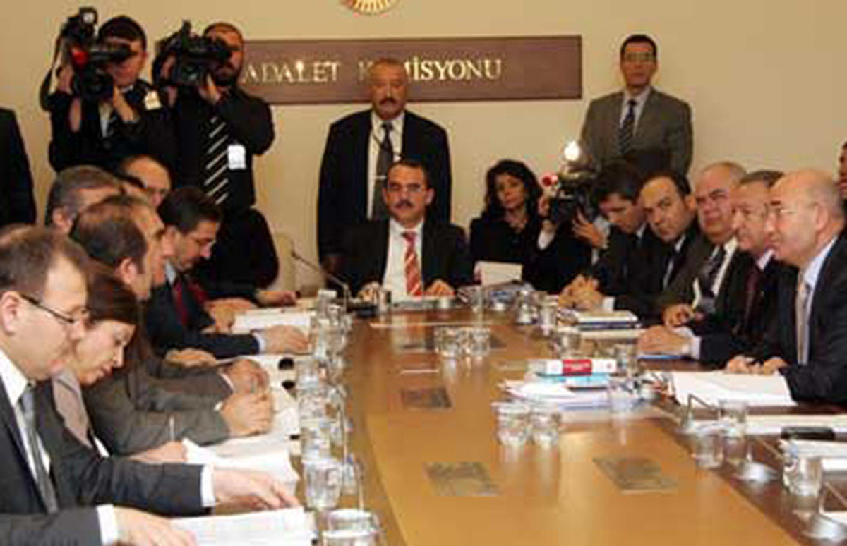Adalet Komisyonu "Anadil" İçin Toplandı