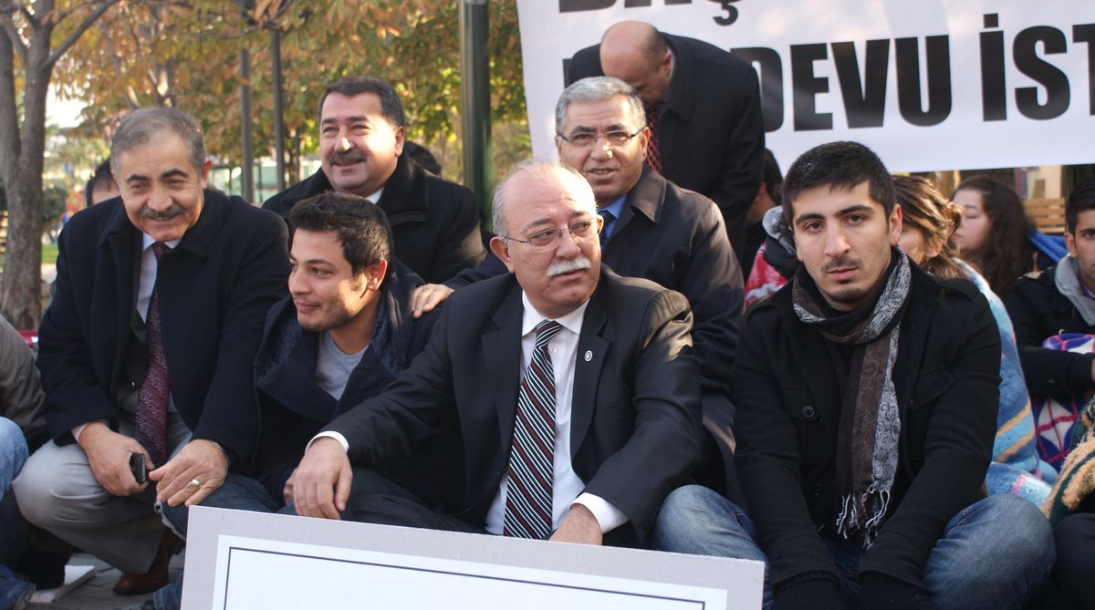 Öğretmenlerin Oturma Eylemine Türk Eğitim-Sen\'den Destek