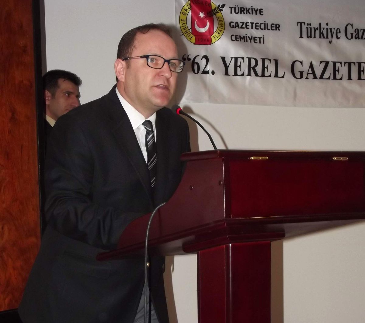 Aydın Gazeteciler Cemiyeti Başkanı Deniz."Yerel Gazeteler, Birinci Dereceden Yakınlarını Asgari...