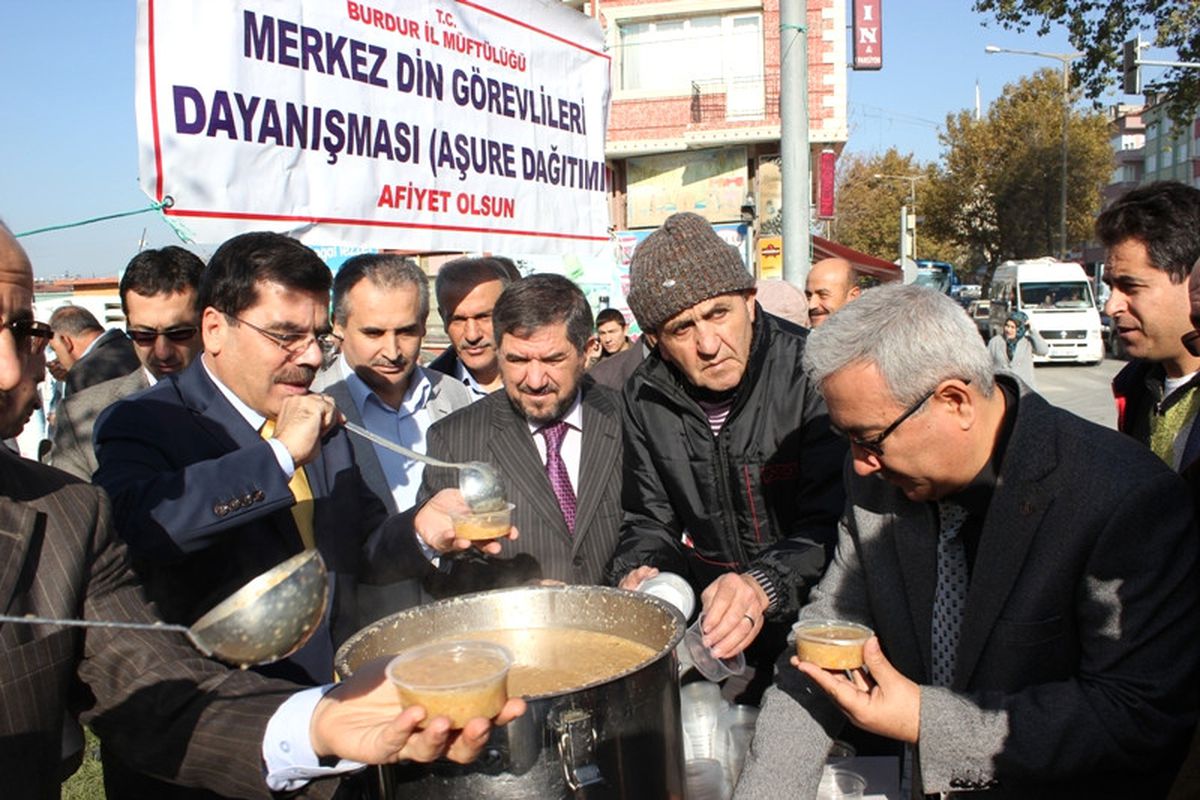 Burdur Müftülüğü Aşure Dağıttı
