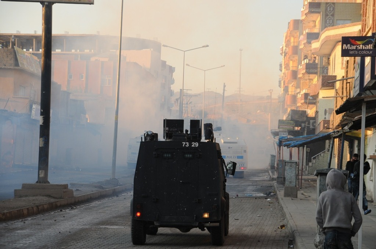 Cizre\'de İzinsiz Gösteri Gerginliği