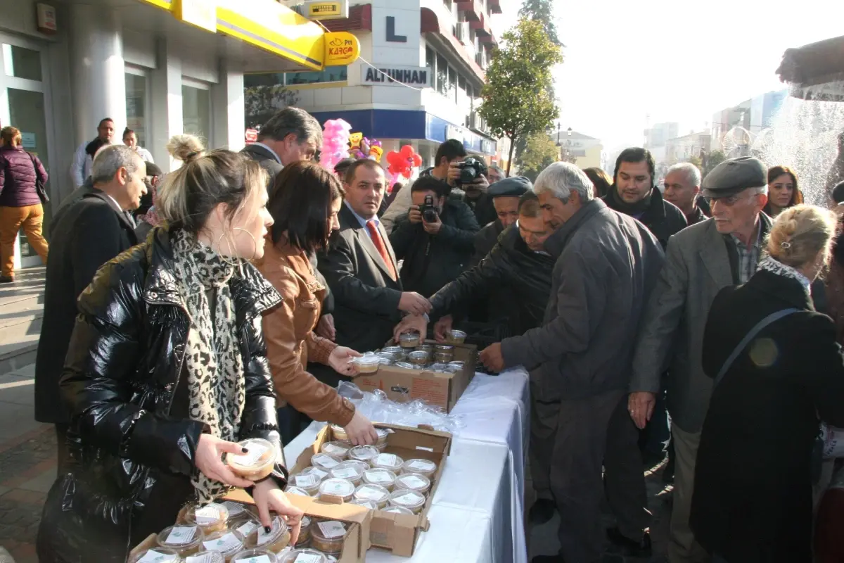 Edirne\'de 20 Bin Kişiye Aşure Dağıtıldı