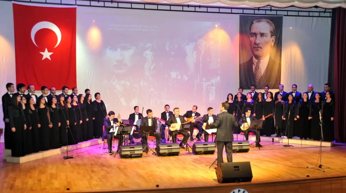 Kepez\'de Atatürk Türkülerle Anıldı