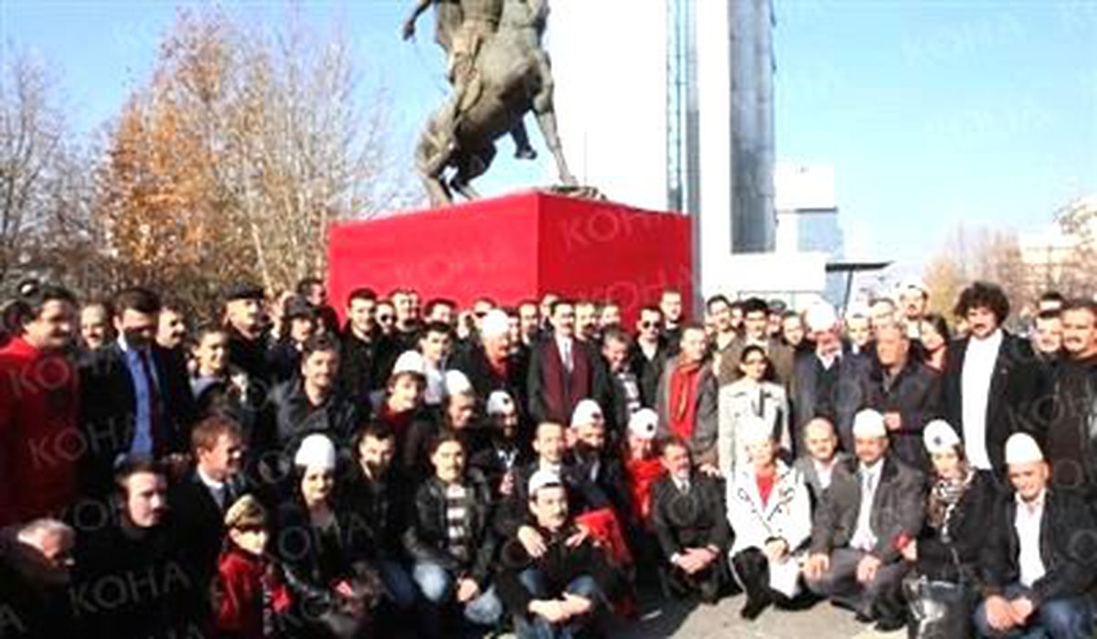 Kosova ile Arnavutluk\'un Birleşmesi İçin Yürüdüler