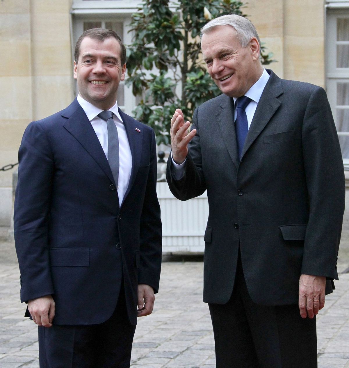 Medvedev Paris\'te Fransız İşadamlarıyla Görüştü