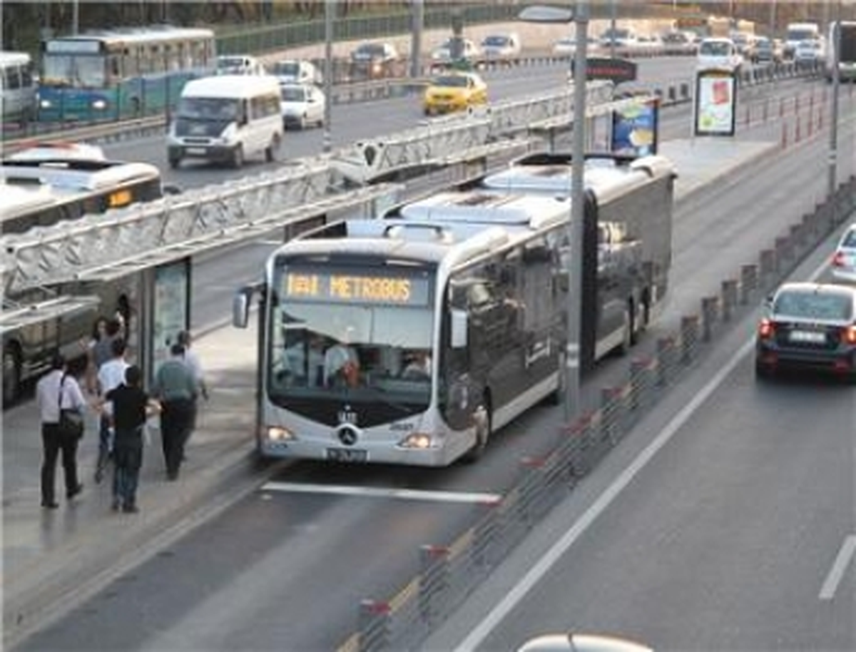 Metrobüse Binenler Dikkat!