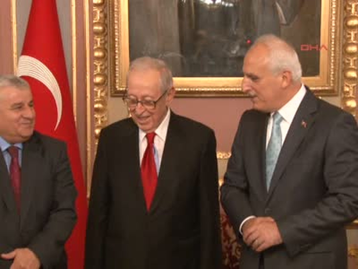 Nazır Şentürk Kitaplarının Gelirini Unicef\'e Bağışladı