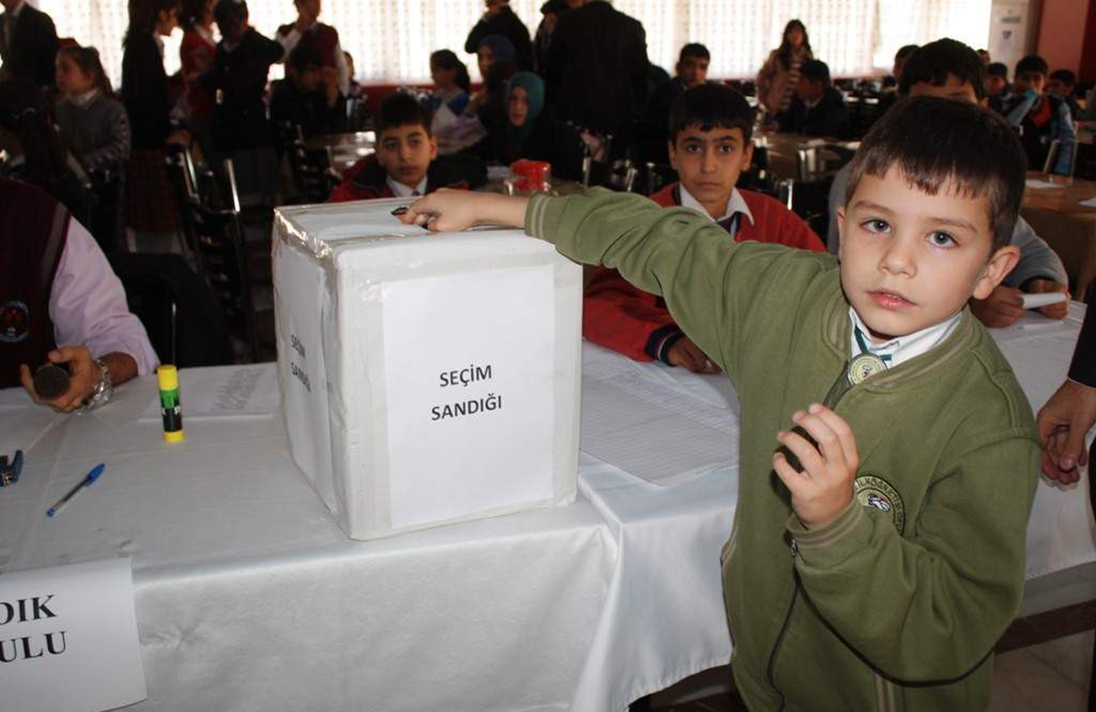 'Okul Meclisleri Projesi' Kapsamında, Öğrenciler Oy Kullandı